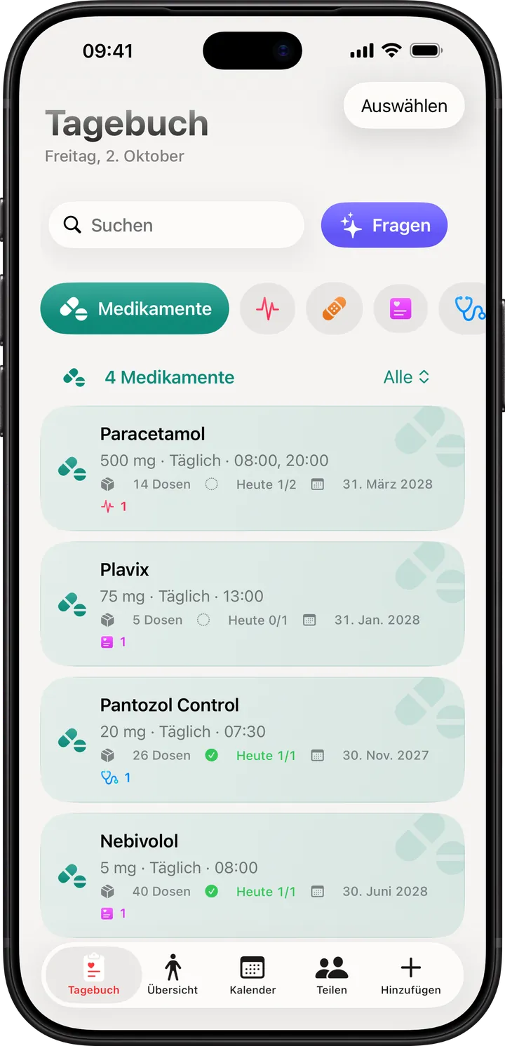 Clino auf dem iPhone: der Medikamentenschrank im Tagebuch mit den Einnahmen von heute, Bestand und Verfallsdaten von vier Medikamenten
